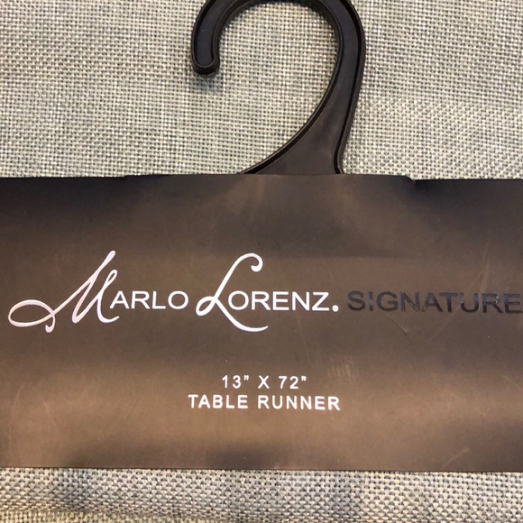 Table runner - Picture 2 of 2